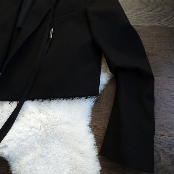 Ann Demeulemester Inge Minimilist Cropped Raw Hem Blazer - Picture 5 of 11